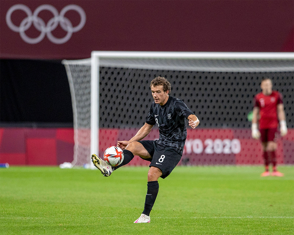 日本のサッカーのユニフォームに 黒 が少ない理由